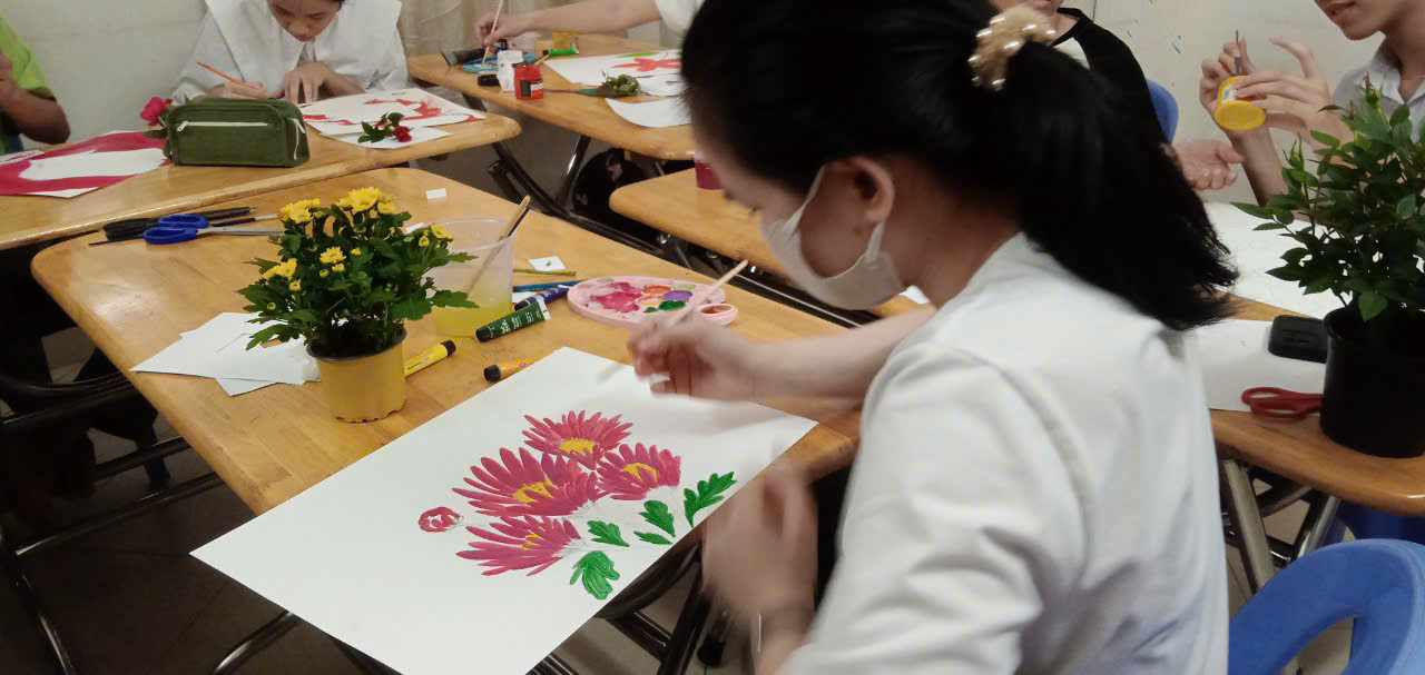 ART CLASS: DRAWING FLOWERS AND LEAVES