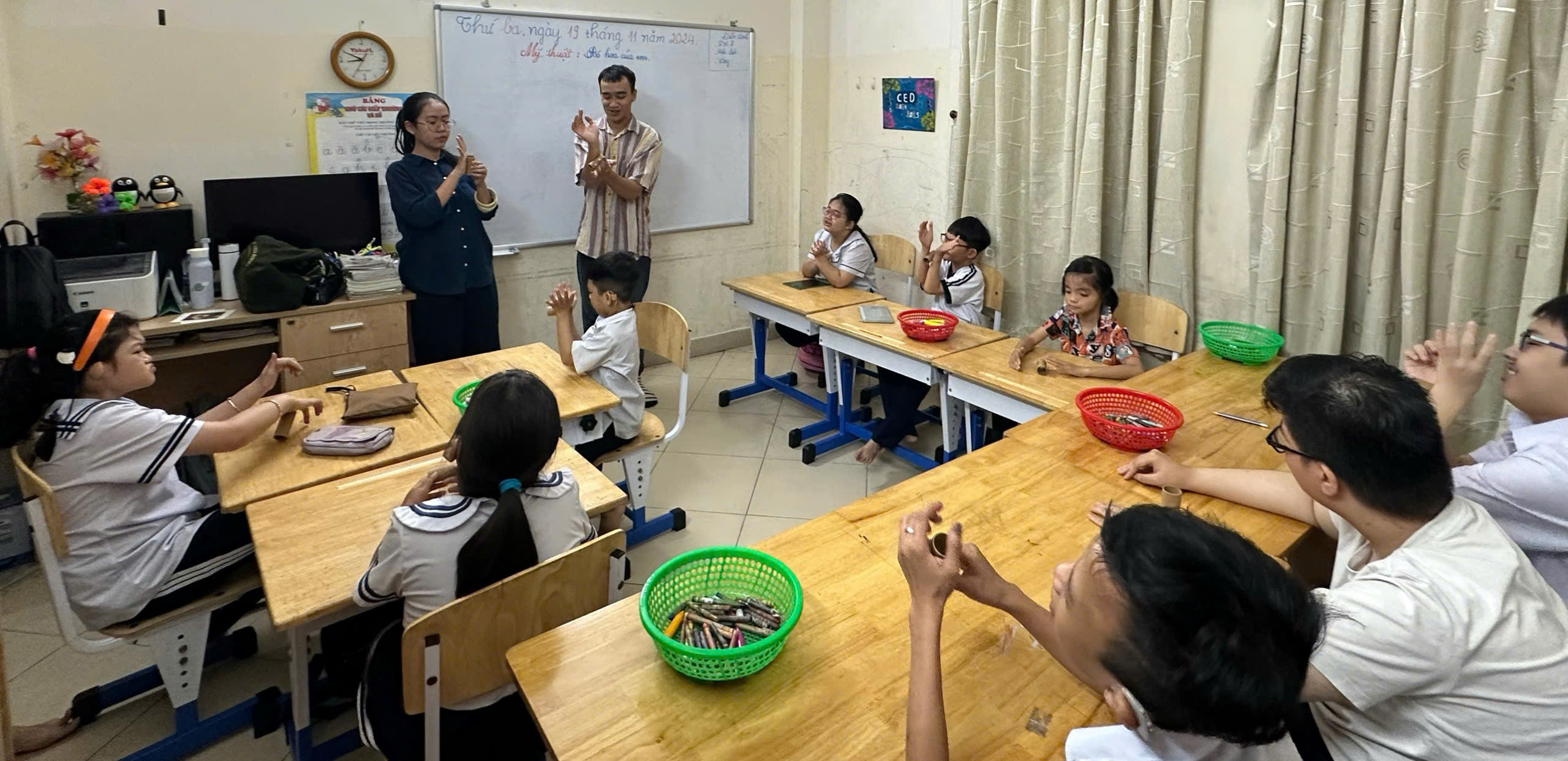 ART CLASS: CRAFTING FLOWER BOUQUETS FROM VARIOUS MATERIALS